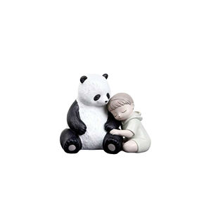 Estatua de Panda Abrazando a un Niño - Artesanía de Resina Personalizada, Adorno Encantador para Escritorio, Arte Conmovedor para Decoración de Dormitorio y Cuarto Infantil - Product Image 4