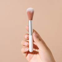 Pinceau ventilateur portable unique pour blush, avec poils synthétiques et manche en plastique, outil de maquillage compatible pour les lèvres et les sourcils, à poils doux