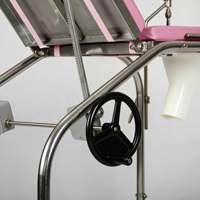 Lit d'accouchement multifonctionnel rose pour hôpital, table d'opération gynécologique et obstétricale