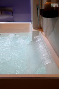 Douche à vapeur de luxe de style japonais pour 2 personnes combinée salle de sauna humide moderne avec fonction de massage et plateau en acrylique - Product Image 3