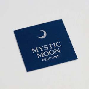 Etiqueta Adhesiva Personalizada de Lujo en Rollo, Etiquetas para Botellas de Perfume y Cosméticos con Logotipo, Estampado en Caliente con Lámina Dorada, Adhesivo con Logotipo de Marca - Product Image 1