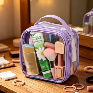 Pochette de beauté transparente personnalisée avec logo, forme carrée, imperméable, pochette de voyage en PVC transparente, fermeture éclair, sac à maquillage avec poignée - Product Image 1