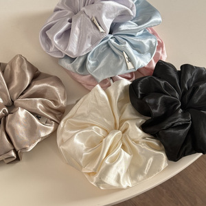 Élastique à cheveux volumineux en satin style décontracté crème pour femme, haut de gamme, style japonais et coréen, accessoires élégants toutes saisons - Product Image 4