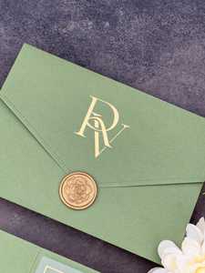Suite d'invitation de mariage de luxe vert Pocketfold avec feuille d'or acrylique transparent et annonce élégante de carte Rsvp - Product Image 5
