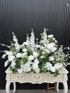 Decorazione Realistica con Rose Bianche Artificiali in Seta e Foglie Verdi, Runner Floreale Alto per Corridoi Nuziali e Scenografie - Product Image 2