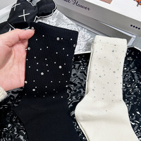 Chaussettes Crew KTS178 OEM avec logo personnalisé, fabriquez votre propre design, à la mode, blanches et noires, en coton, de luxe, avec diamants et strass.