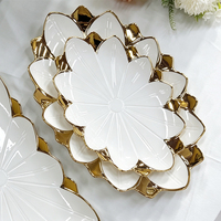 Luxe geëmbosseerde ovale keramische bord met gouden rand, wit porseleinen dienblad, huishoudelijk fruit- en dessertbord