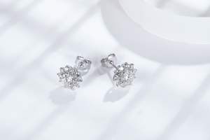 Pendientes de Plata con Moissanita Blanca VVS1, Redondos de 5mm, 0.5ct, Modernos - Product Image 2