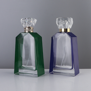 Flacon <span class=keywords><strong>de</strong></span> <span class=keywords><strong>parfum</strong></span> coloré <span class=keywords><strong>de</strong></span> 100 ml, style moderne et élégant, bleu cobalt, formes <span class=keywords><strong>de</strong></span> parfums uniques, flacon en verre avec couvercle en cristal en forme <span class=keywords><strong>de</strong></span> couronne - Product Image 3