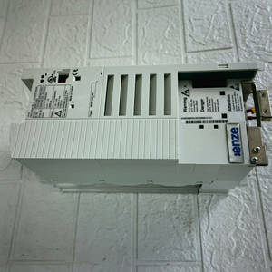 E82EV302-4C 3KW d'occasion en bon état pour Lenze - Product Image 3