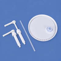 Tête de pompe PP 30cc pour couvercle de seau en plastique avec tube d'aspiration en PE pour la distribution de liquides fins ou visqueux