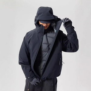 Veste d'hiver imperméable unisexe personnalisée avec fermeture éclair respirante pour la randonnée en plein air Trois en un Coquille dure en caoutchouc pressé à capuche - Product Image 4
