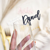 Étiquettes nominatives personnalisées découpées au laser, étiquettes pour boissons en acrylique, design créatif en forme de cœur pour mariage, fête d'anniversaire
