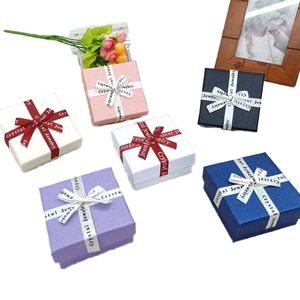 Boîte à bijoux carrée en papier avec ruban de luxe, boîte d'emballage pour bijoux en cristal multicolores pour la vente au détail, emballage pour petits ornements - Product Image 1
