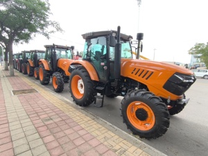 Tractor Agrícola Chino 120 140 160 4WD de Alta Productividad para Agricultura con Motor, Caja de Cambios y Bomba - Product Image 5