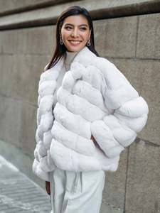 Fábrica al por mayor <span class=keywords><strong>precio</strong></span> de lujo estilo americano longitud media blanco esponjoso piel de zorro chal cuello mujeres <span class=keywords><strong>abrigo</strong></span> de piel de zorro Real - Product Image 6