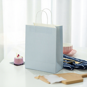 Sac cadeau et souvenir en papier kraft épais, personnalisable avec estampage à chaud, idéal pour l'emballage à emporter - Product Image 4
