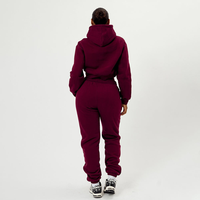 Ensemble de survêtement molletonné oversize personnalisé avec logo, comprenant un sweat à capuche court et un pantalon de jogging large pour femme