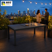 Table de jardin rectangulaire en WPC avec plateau à lattes, structure en acier galvanisé gris foncé, idéale pour hôtels et projets extérieurs