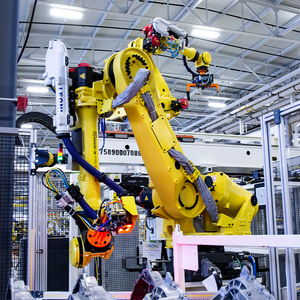 Robot de palettisation industriel FANUC R-2000iC/165R haute précision, charge utile 165 kg, avec ventouse à vide - Product Image 1