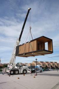 Maisons conteneurs avec chambre et toilettes, structure en acier, alimentées à l'énergie solaire, étanches, pour usage hôtelier, type vaisseau spatial. - Product Image 6