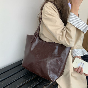 กระเป๋าโท้ทความจุขนาดใหญ่สำหรับผู้หญิง สีน้ำตาล ทรงสี่เหลี่ยมแนวนอน พร้อมหัวเข็มขัดแม่เหล็ก ช่องซิป สำหรับใส่ในชีวิตประจำวัน - Product Image 1