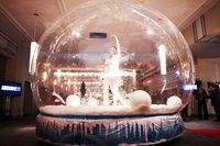 Château gonflable commercial avec décoration de neige, trampoline, tente bulle transparente en forme d'igloo pour fête d'enfants