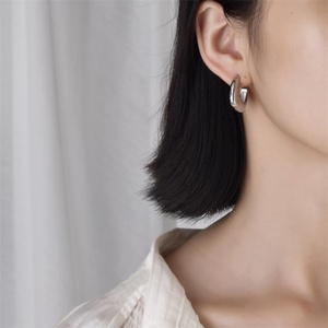 Boucles d'oreilles en acier inoxydable simple en gros, clous d'oreilles en forme de C, bijoux - Product Image 5