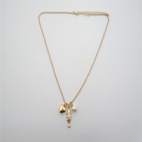 Collier pour femme de qualité à la mode avec perle d'eau douce et breloques de poisson en métal plaqué or chaîne à maillons en alliage motif en forme d'animal