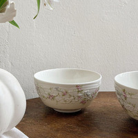 Vaisselle en céramique florale gaufrée de luxe léger de style vintage français, assiettes à dessert exquises pour le thé de l'après-midi
