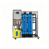 Usine de traitement d'eau pure par osmose inverse 1000LPH compacte et portable pour l'alimentation en eau communautaire, petite ligne de production