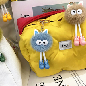 Porte-clés en peluche petite boule de charbon, doux, écologique, durable, design mignon de dessin animé, pendentif pour sac de femme, porte-clés de voiture, cadeau - Product Image 4