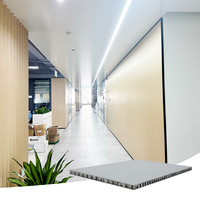 Panneau composite en aluminium alvéolaire léger et haute résistance, revêtu par poudrage, pour les murs intérieurs et les plafonds suspendus des centres commerciaux