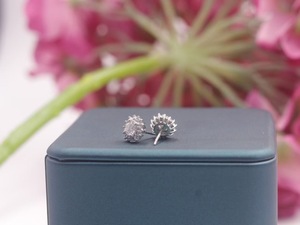 Boucles d'oreilles clous en moissanite plaquées or, rondes, transparentes, 0,5 carat, 5 mm - Product Image 6