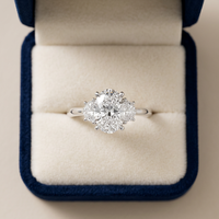 1,20 Karat Ovaler Schliff Halo-Cluster Laborgezüchteter Diamant IGI-Zertifiziert Rhodium-Plattiert 14K Massives Platin Klassischer Verlobungsring