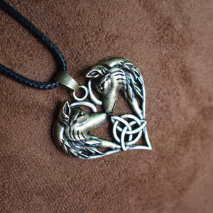 Colgante de Dos Lobos/Perros Entrelazados, Amuleto de Almas Gemelas con Forma de Corazón y Nudo Celta, Collar con Tótem Espiritual - Product Image 5