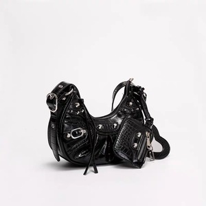 2025ใหม่<span class=keywords><strong>กระเป๋า</strong></span>ถือผู้หญิง<span class=keywords><strong>กระเป๋า</strong></span>ใส่ของใต้วงแขนมีพู่ห้อยกระเป๋าสะพายไหล่กระเป๋าแมสเซนเจอร์แบบสามในหนึ่งสำหรับสาวฮอต - Product Image 1