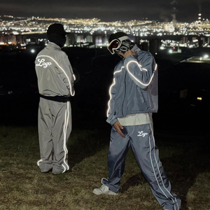 Set Personalizzato di <span class=keywords><strong>Giacca</strong></span> e Pantaloni da <span class=keywords><strong>Uomo</strong></span> con Strisce Riflettenti, <span class=keywords><strong>Tuta</strong></span> Antivento in Nylon per <span class=keywords><strong>Uomo</strong></span> - Product Image 1