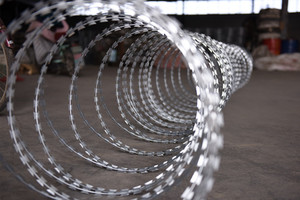 Alambre de púas para maquinilla de afeitar, precio al por mayor, alambre de púas de concertina galvanizado en caliente, valla antiescalada - Product Image 4