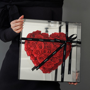 Fornitura Diretta dalla Fabbrica: Valigia in Acrilico Impermeabile Oversize con Rose di Sapone per Regali di Capodanno, San Valentino, Natale e Compleanno - Product Image 6