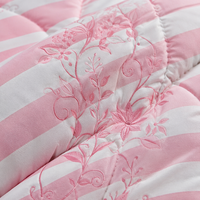 Literie matelassée respirante en polyester à motifs mélangés pour filles, imprimé à pois et rayures avec nœuds, doublure en sherpa peluche, réversible rose