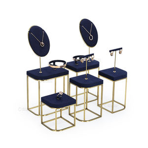 Ensemble de présentoirs à bijoux en métal de haute qualité, présentoirs à bijoux en velours de luxe fabriqués en usine, présentoirs à bijoux personnalisés pour vitrine de magasin - Product Image 6
