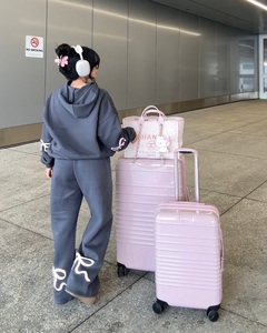 कस्टम लोगो महिलाओं के ओवरसाइज हुडी ट्रैकसूट ने सीधी पैंट और साफ पैंट के साथ शॉर्ट स्वेटशर्ट सेट किया - Product Image 6