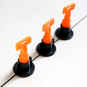 Système de nivellement de carreaux en T réutilisable Sunsbuild Advanced avec aiguilles de verrouillage en T pour une pose précise et étanche des carreaux de sol - Product Image 5