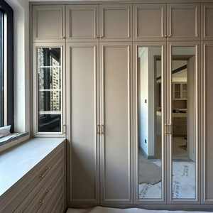 Armoire classique en bois massif blanc pour l'organisation de la maison, design minimaliste avec un grand espace de rangement, style mélamine - Product Image 1