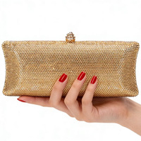 Pochette de soirée rouge unie entièrement ornée de strass pour femme, sac à main scintillant avec fermoir en cristal, idéal pour mariage, fête, bal de promo, cocktail