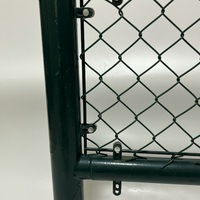 Groen PVC-gecoate kettingmat hekwerksysteem met metalen palen voor residentiële gebieden en parkdecoratie