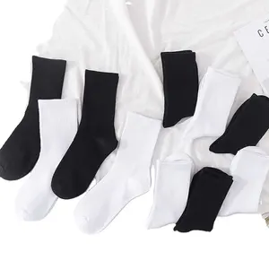 Calcetines deportivos blancos para hombre y mujer, calcetín unisex de algodón liso con logotipo personalizado
