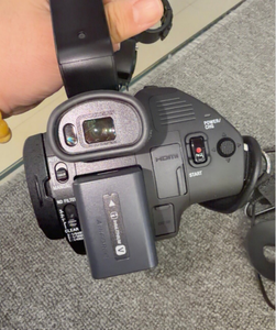 Cámara de Video Profesional HXR-NX80 90% Nueva con Lente ZEISS de 12x Zoom y Sensor CMOS 4K - Product Image 3