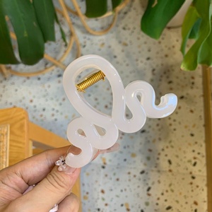 Nouvelle pince à <span class=keywords><strong>cheveux</strong></span> en plastique double vague haut de gamme, <span class=keywords><strong>boucle</strong></span> papillon simple et polie, pour femmes - Product Image 1